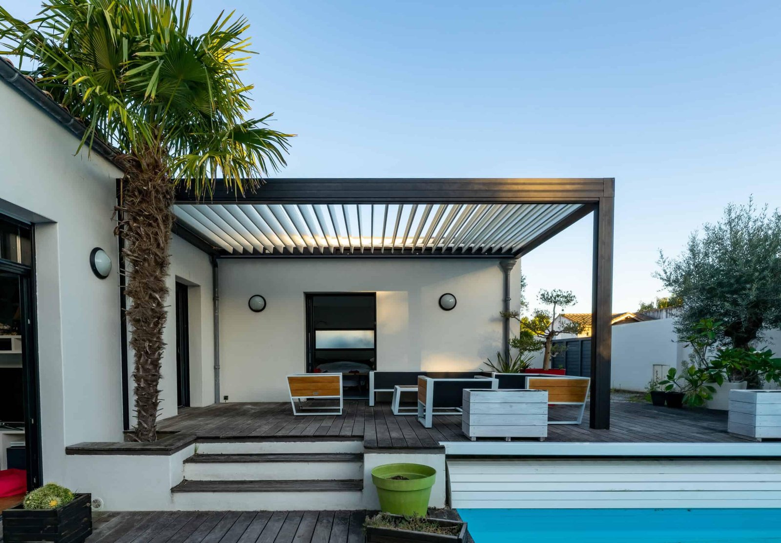 Creating Your Dream Oasis: Building an Aluminum Pergola Over Your Pool